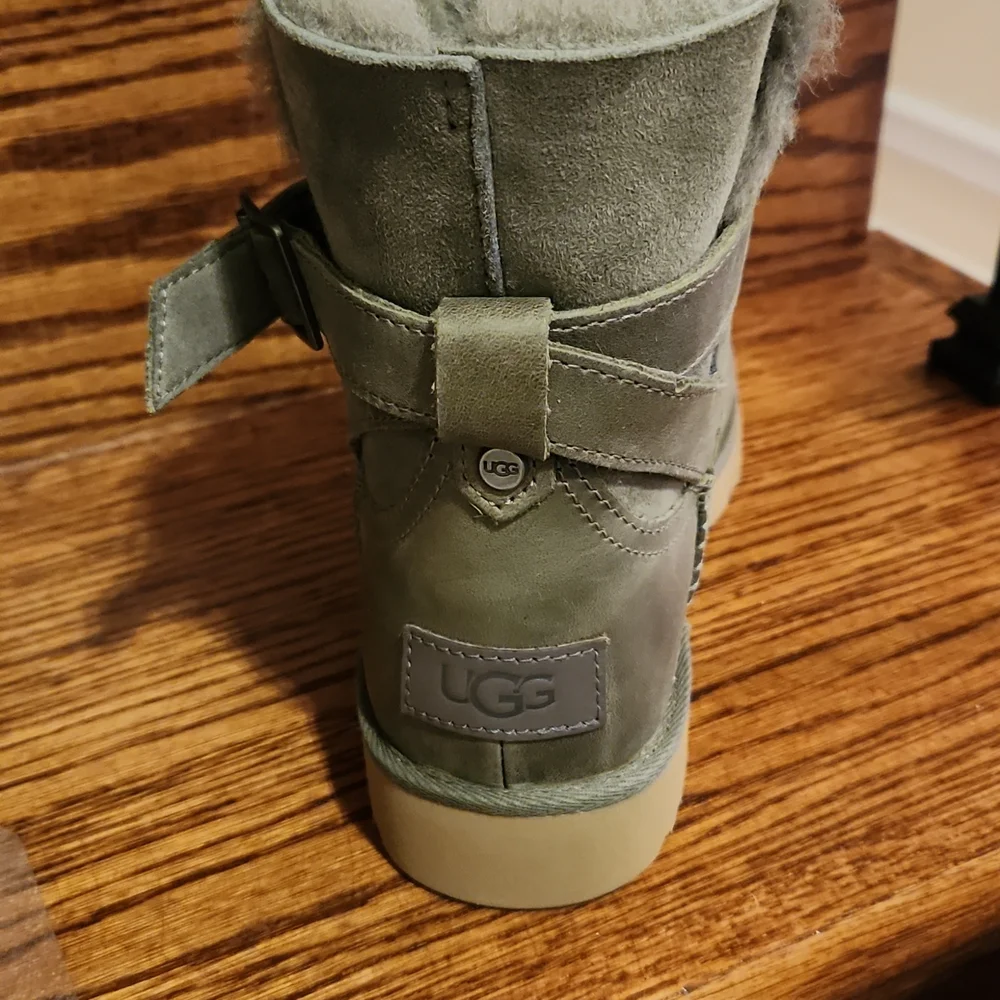 NEW UGG Romely Buckle olive boots size 5